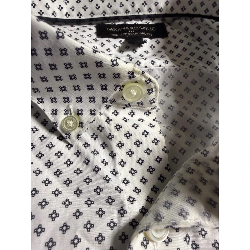 Banana Republic Button Down Mens Large White Non-Iron Standard Fit Geometric